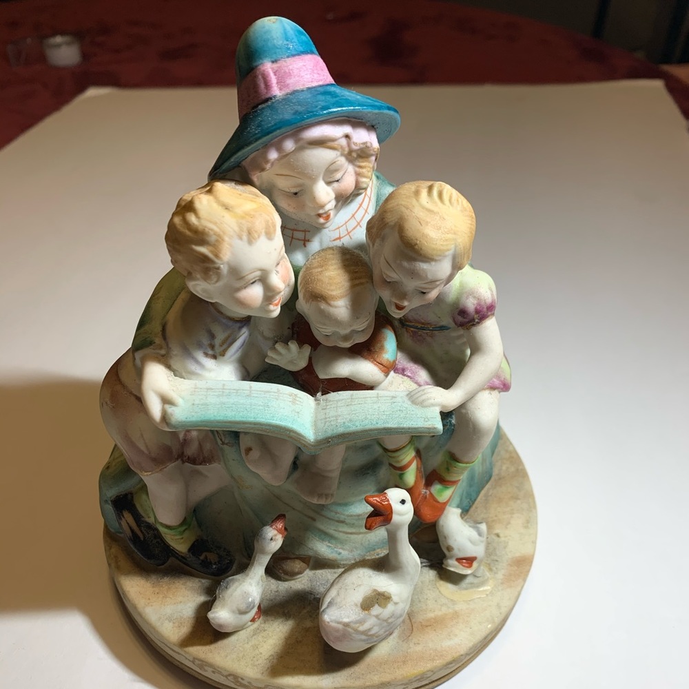 Mother Goose sings with children